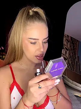 AubrieleRouj1 online show from 11-14-25, 05:00