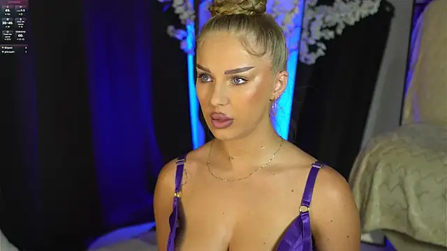 AubrieleRouj1 online show from 06-19-26, 05:28