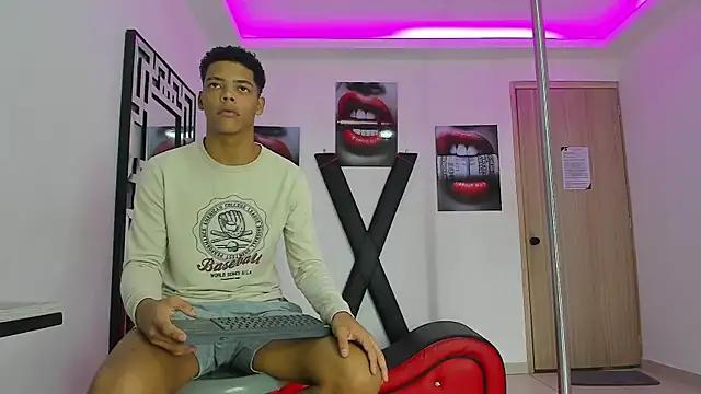 PRETTY FEM online show from 10-16-25, 03:24