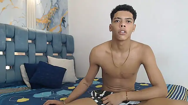 PRETTY FEM online show from 02-19-26, 01:45