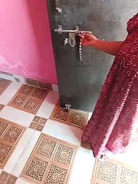 Snapshot of Aaradhya_Sharma chatting on 10-16-25, 04:24 Aaradhya Sharma online show from 10-16-25, 04:24