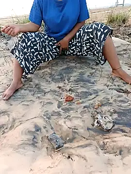 Snapshot of Aaradhya_Sharma chatting on 11-06-25, 11:11 Aaradhya Sharma online show from 11-06-25, 11:11