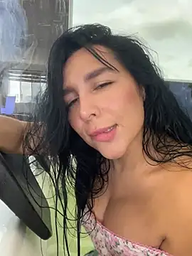 Snapshot of greciadom555 chatting on 06-25-26, 05:17 greciadom555 online show from 06-25-26, 05:17
