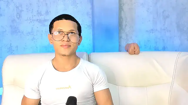 Snapshot of Manuel_FPG chatting on 10-06-25, 08:28 Manuel FPG online show from 10-06-25, 08:28