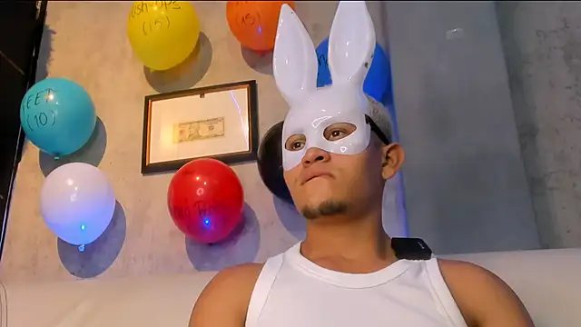 Snapshot of Manuel_FPG chatting on 11-19-25, 02:22 Manuel FPG online show from 11-19-25, 02:22