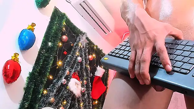 Snapshot of Manuel_FPG chatting on 12-17-25, 04:07 Manuel FPG online show from 12-17-25, 04:07