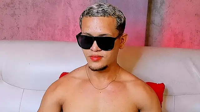 Snapshot of Manuel_FPG chatting on 12-22-25, 02:30 Manuel FPG online show from 12-22-25, 02:30