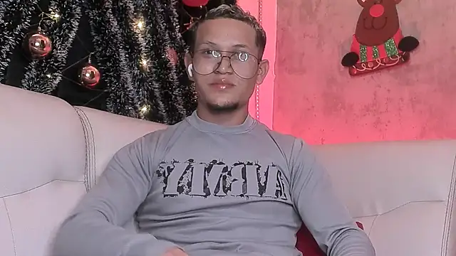 Snapshot of Manuel_FPG chatting on 01-06-26, 02:15 Manuel FPG online show from 01-06-26, 02:15