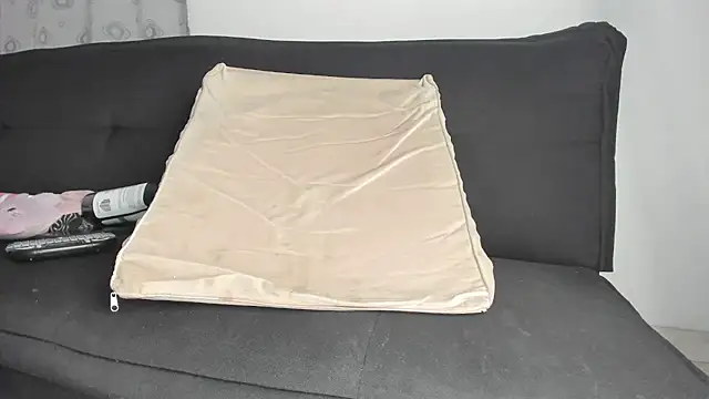 mila dash online show from 10-11-25, 01:27