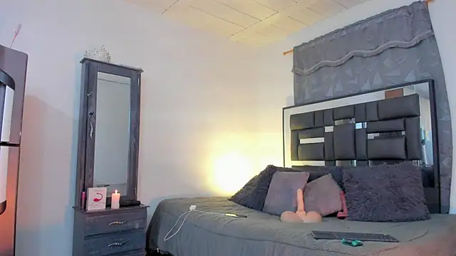 REINA ADAHARA online show from 10-05-25, 10:35