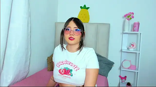 ImSofia222  online show from 11-21-25, 07:18