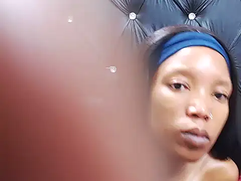 AppleAss02 online show from 11-28-25, 08:44