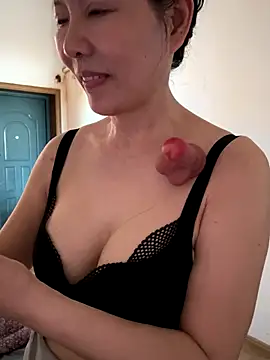 xiiuuff18 online show from 10-11-25, 12:32