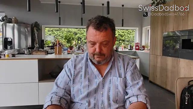 Snapshot of SwissDadbod chatting on 09-11-25, 12:27 SwissDadbod online show from 09-11-25, 12:27