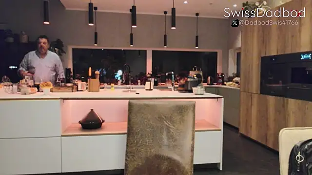 Snapshot of SwissDadbod chatting on 09-16-25, 09:16 SwissDadbod online show from 09-16-25, 09:16