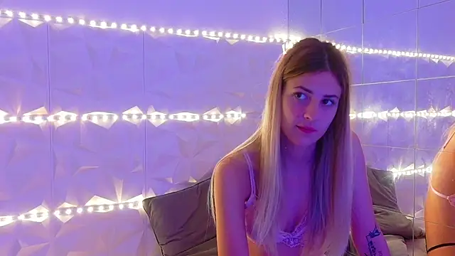 Snapshot of Aishha_ chatting on 09-10-25, 05:18 Aishha online show from 09-10-25, 05:18