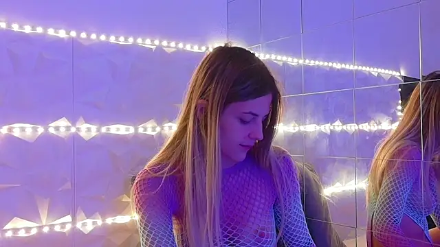 Snapshot of Aishha_ chatting on 10-06-25, 05:16 Aishha online show from 10-06-25, 05:16
