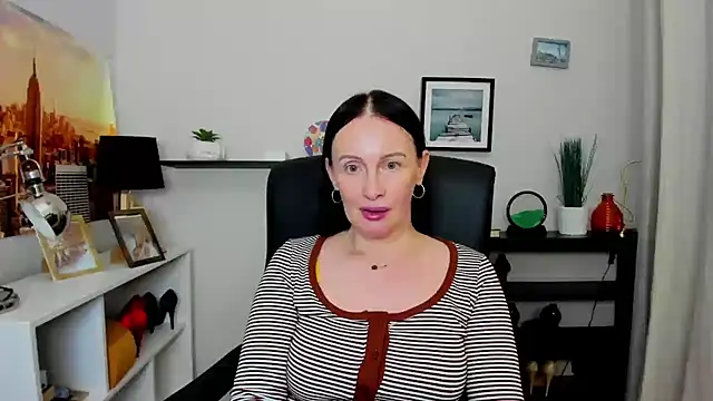 Snapshot of Velvet_Jasmine chatting on 10-14-25, 05:36 Velvet Jasmine online show from 10-14-25, 05:36