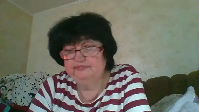 Snapshot of MilaSky5303 chatting on 10-29-25, 10:06 MilaSky5303 online show from 10-29-25, 10:06