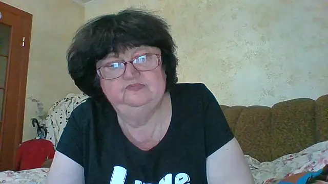 Snapshot of MilaSky5303 chatting on 11-16-25, 10:10 MilaSky5303 online show from 11-16-25, 10:10