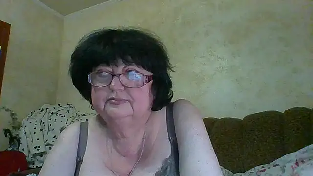 Snapshot of MilaSky5303 chatting on 11-16-25, 10:15 MilaSky5303 online show from 11-16-25, 10:15