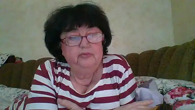 Snapshot of MilaSky5303 chatting on 11-18-25, 10:31 MilaSky5303 online show from 11-18-25, 10:31