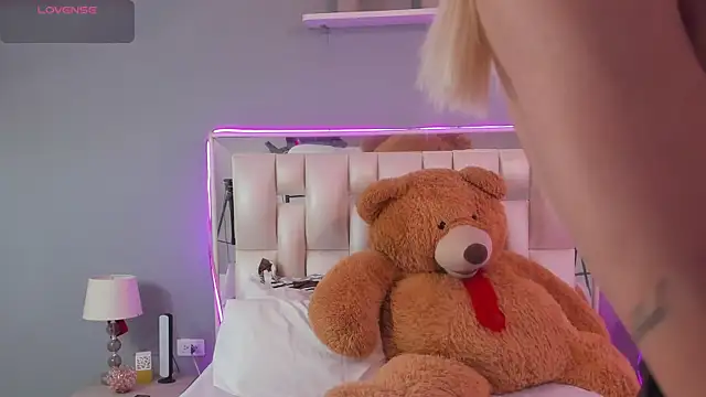 Darlyn tenderhot   online show from 11-02-25, 09:28