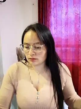 Snapshot of Daliz_Leon chatting on 10-22-25, 10:20 Daliz Leon online show from 10-22-25, 10:20