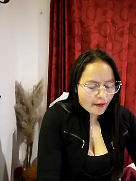 Snapshot of Daliz_Leon chatting on 10-26-25, 01:55 Daliz Leon online show from 10-26-25, 01:55