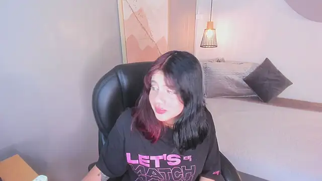 Julieth brown  online show from 11-14-25, 08:07