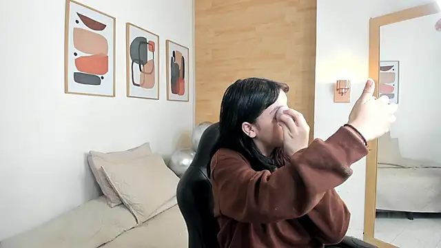 Julieth brown  online show from 12-14-25, 11:26