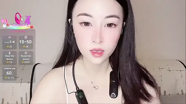 Snapshot of LuLu-Moon chatting on 09-09-25, 06:24 LuLu-Moon online show from 09-09-25, 06:24