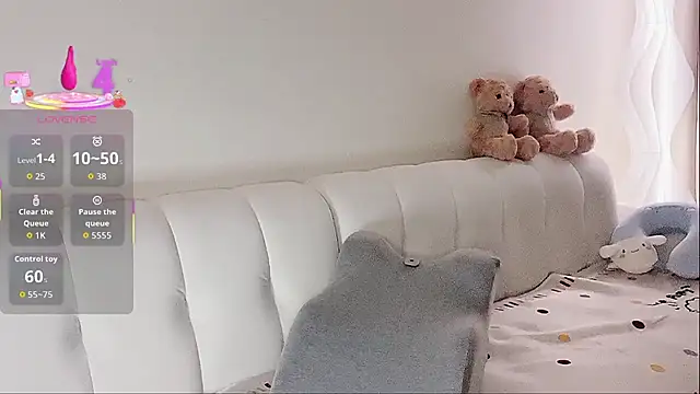 Snapshot of LuLu-Moon chatting on 09-28-25, 04:23 LuLu-Moon online show from 09-28-25, 04:23