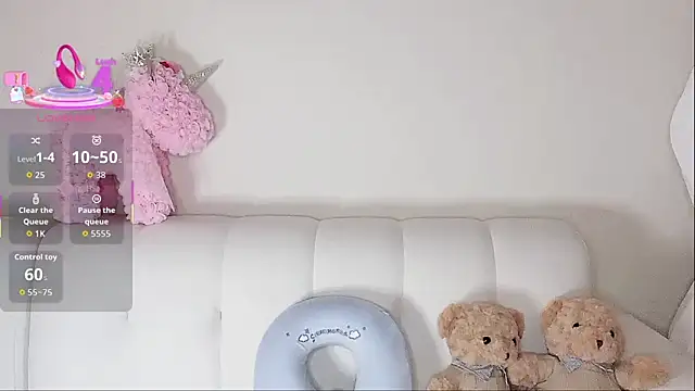 Snapshot of LuLu-Moon chatting on 10-04-25, 07:17 LuLu-Moon online show from 10-04-25, 07:17