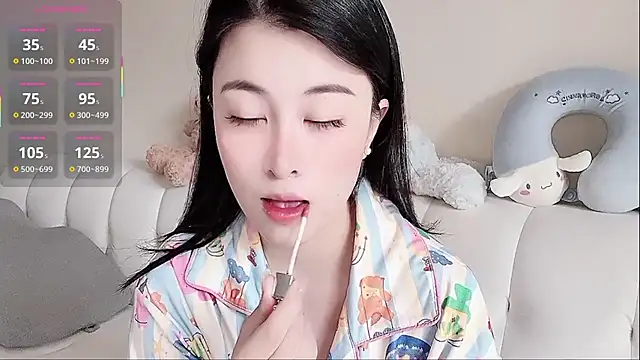 Snapshot of LuLu-Moon chatting on 10-23-25, 07:29 LuLu-Moon online show from 10-23-25, 07:29