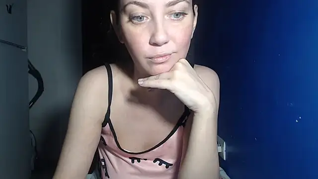 Snapshot of petite_danielle chatting on 07-13-26, 07:27 petite danielle online show from 07-13-26, 07:27