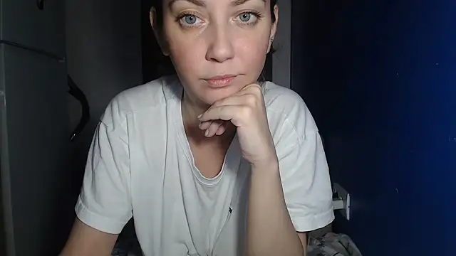 Snapshot of petite_danielle chatting on 07-15-26, 02:50 petite danielle online show from 07-15-26, 02:50