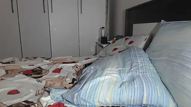 Snapshot of petite_danielle chatting on 07-18-26, 10:24 petite danielle online show from 07-18-26, 10:24