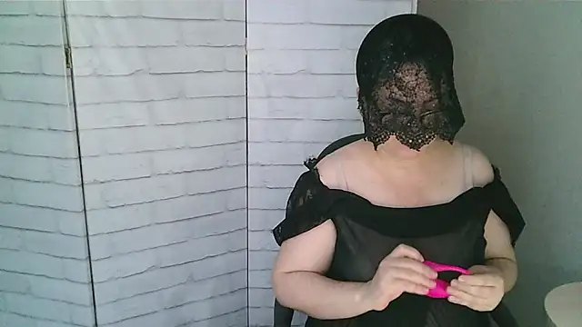 Helen xi  online show from 12-17-25, 05:02