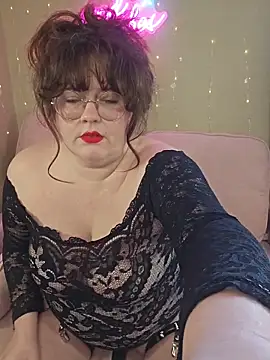 Snapshot of BBWLiLoo chatting on 03-24-26, 12:10 BBWLiLoo online show from 03-24-26, 12:10