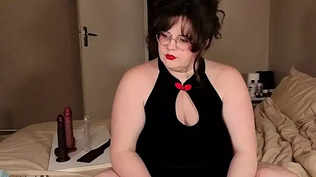 Snapshot of BBWLiLoo chatting on 04-19-26, 10:56 BBWLiLoo online show from 04-19-26, 10:56