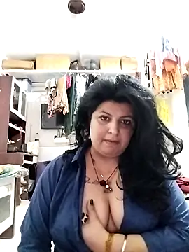 Snapshot of Jann_Riya333 chatting on 10-17-25, 02:04 Jann Riya333 online show from 10-17-25, 02:04