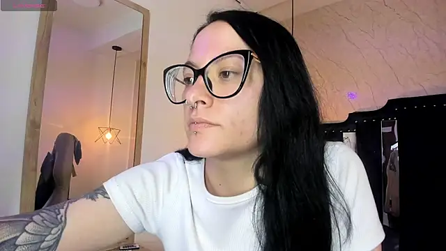 Snapshot of Zami_Escobar_of chatting on 11-18-25, 06:56 Zami Escobar of online show from 11-18-25, 06:56