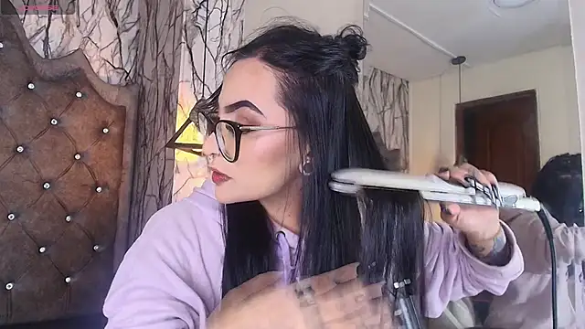 Snapshot of Zami_Escobar_of chatting on 11-25-25, 05:13 Zami Escobar of online show from 11-25-25, 05:13