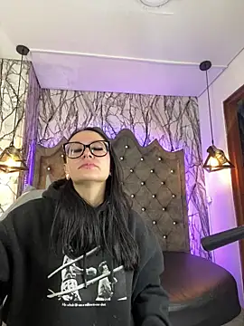 Snapshot of Zami_Escobar_of chatting on 12-17-25, 05:52 Zami Escobar of online show from 12-17-25, 05:52