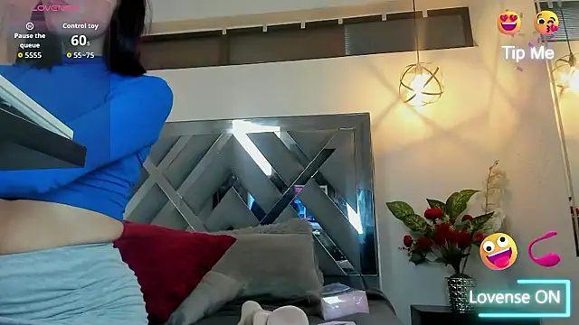 Snapshot of Candy_Hott7 chatting on 10-24-25, 08:16 Candy Hott7 online show from 10-24-25, 08:16