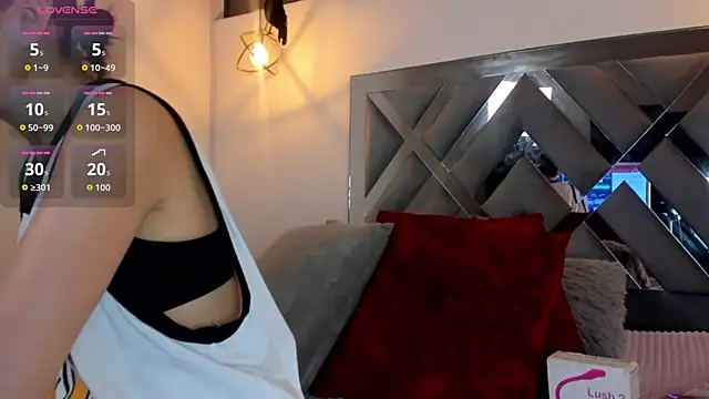 Snapshot of Candy_Hott7 chatting on 10-28-25, 09:17 Candy Hott7 online show from 10-28-25, 09:17