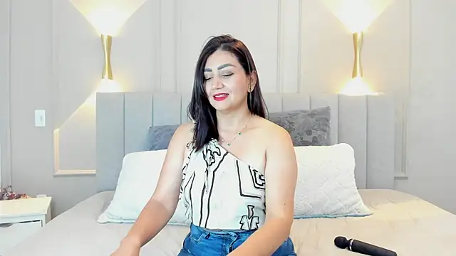Snapshot of victoria_bourne chatting on 10-15-25, 07:14 victoria bourne online show from 10-15-25, 07:14
