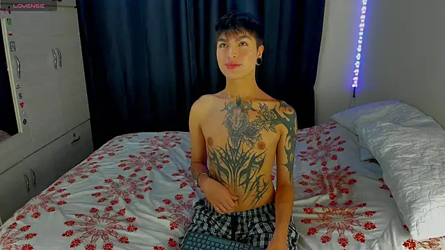 Snapshot of Dark_luckyyy chatting on 11-21-25, 06:01 Dark luckyyy online show from 11-21-25, 06:01