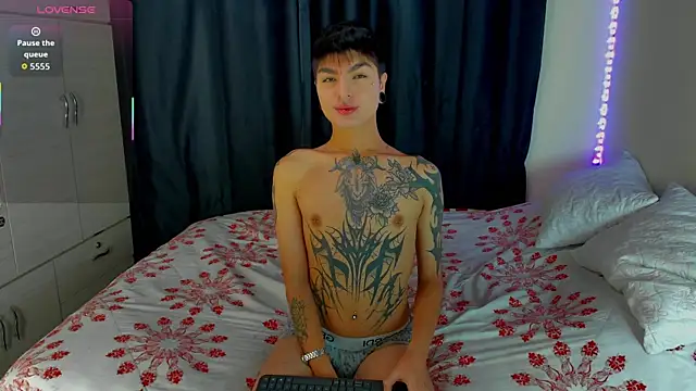 Snapshot of Dark_luckyyy chatting on 11-21-25, 08:07 Dark luckyyy online show from 11-21-25, 08:07